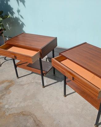 Coppia di comodini in teak