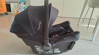 Seggiolino ovetto auto per bambini