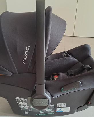 Seggiolino ovetto auto per bambini