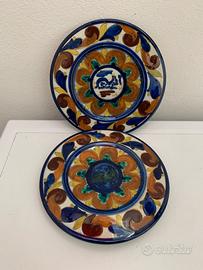 Due piatti in maiolica umbra