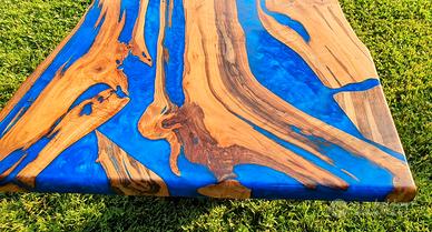 Tavolino in legno e resina epossidica blu River 