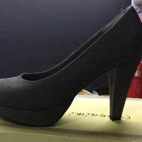 Scarpa con tacco grigio scuro