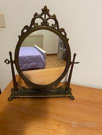 Specchio in ottone antico