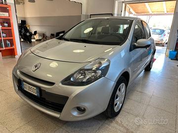 Renault Clio 1.2 16V 5 porte Luxe OK NEOPATENTATI 