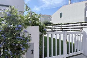 Appartamento con ingresso indipendente, giardino p