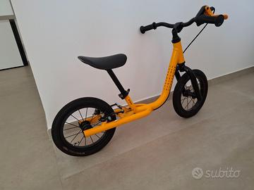 Bici senza pedali bambino Btwin RUNRIDE 900 gialla
