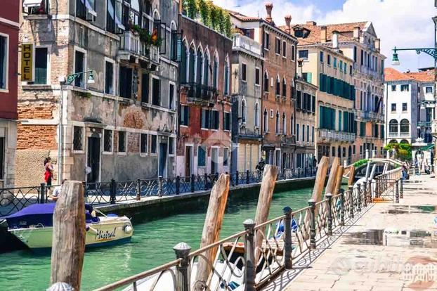 LICENZA A VENEZIA