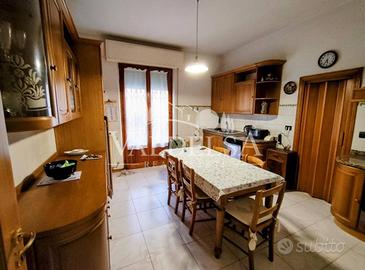 Appartamento di 120 m² con 5 locali a Poggibonsi