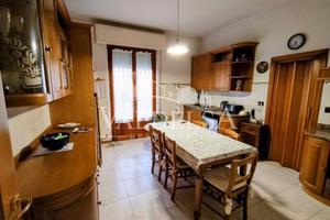 Appartamento di 120 m² con 5 locali a Poggibonsi