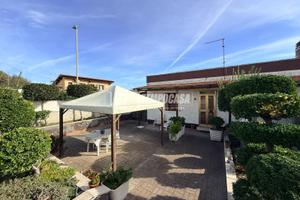 Porzione di Villa Bifamiliare con Vista Mare al Ce