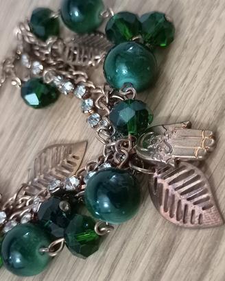 Bracciale con perline e ciondoli 
