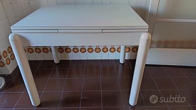 tavolo cucina allungabile + quattro sedie