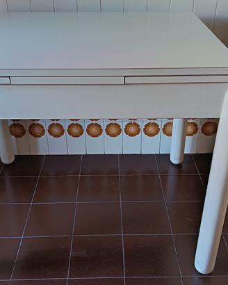 tavolo cucina allungabile + quattro sedie