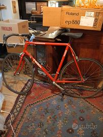 bici da corsa in alluminio gr. Shimano 105