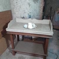 mobile  con piano in scaglia secolare 