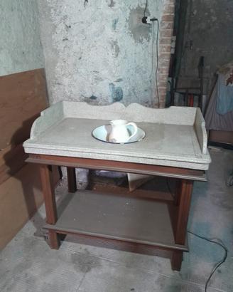 mobile  con piano in scaglia secolare 