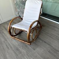 Poltrona in bambu a dondolo