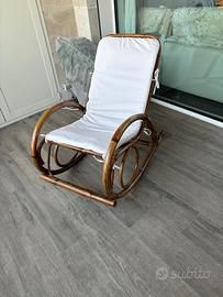 Poltrona in bambu a dondolo