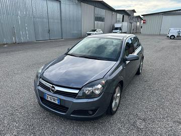 Opel Astra 1.9 16V CDTI 150CV 5 porte Cosmo