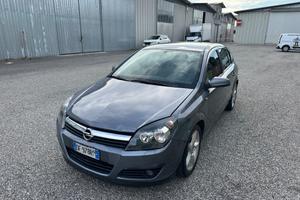 Opel Astra 1.9 16V CDTI 150CV 5 porte Cosmo