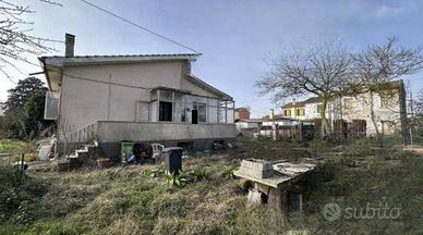 Immobile in asta di 199 m² con 3 locali e box auto