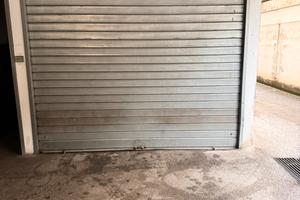 Box/garage/deposito via napoli