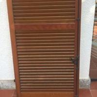 Gelosia in legno per finestra