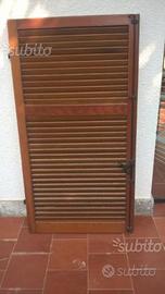 Gelosia in legno per finestra