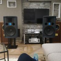 Diffusori monitor americani più finali qsc