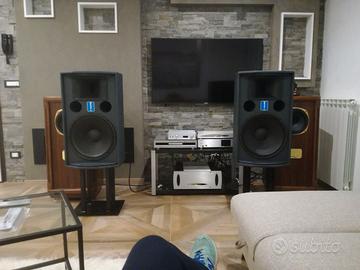 Diffusori monitor americani più finali qsc