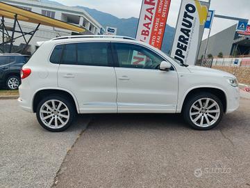 Volkswagen Tiguan 2.0 TSI 4MOTION tiptronic R-Line
