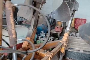 Aratro reversibile bivomere