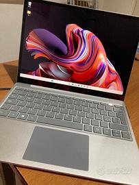 Windows surface go 2 con display touch. 