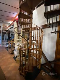 Scala a chiocciola in legno massello