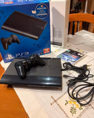 PS3 super slim 12 GB + controller originale