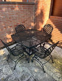 Tavolo e sedie da giardino