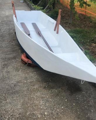 barca in perfette condizioni tipica pesca lago