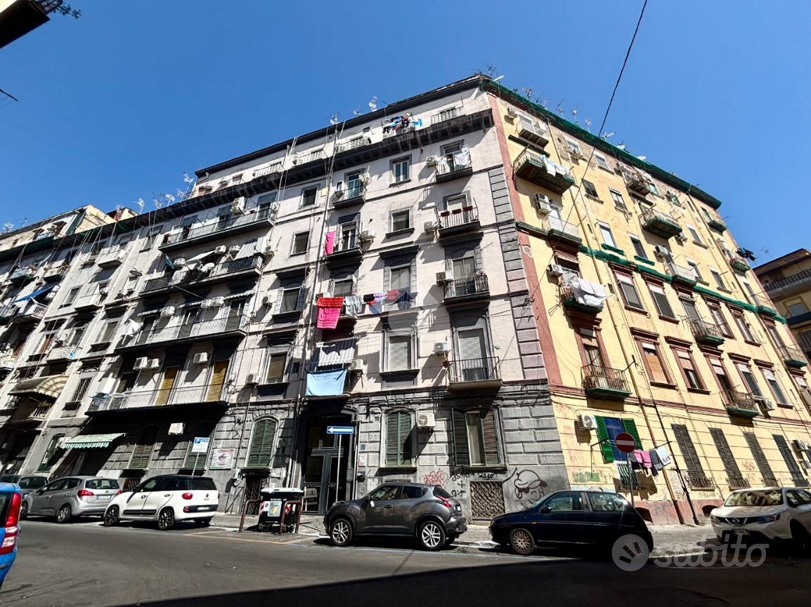 3 LOCALI A NAPOLI