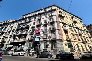 3 LOCALI A NAPOLI