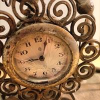 Vecchio orologio da camino