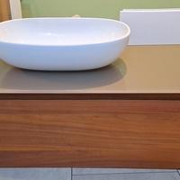 Mobile bagno sospeso con lavandino da appoggio