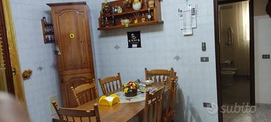 TAVOLO +SEDIE IN LEGNO