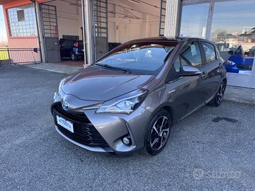 Toyota Yaris 1.5 Hybrid 5 porte Lounge Red/Bronze