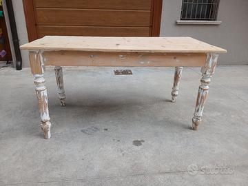 Tavolo gambe tornite 