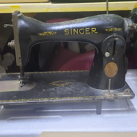 Macchina da cucire Singer,oggetti in rame e altro