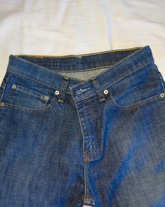 jeans.  levis   tg. 30-  34.      modello  37-  53