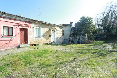 CASA SEMINDIPENDENTE A CHIETI