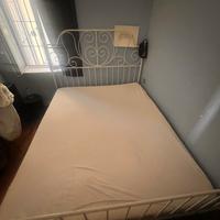 Struttura letto matrimoniale e materasso