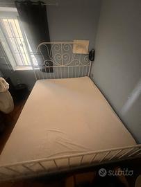 Struttura letto matrimoniale e materasso
