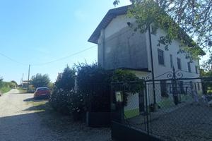 Il calore della casa di famiglia con giardino e...